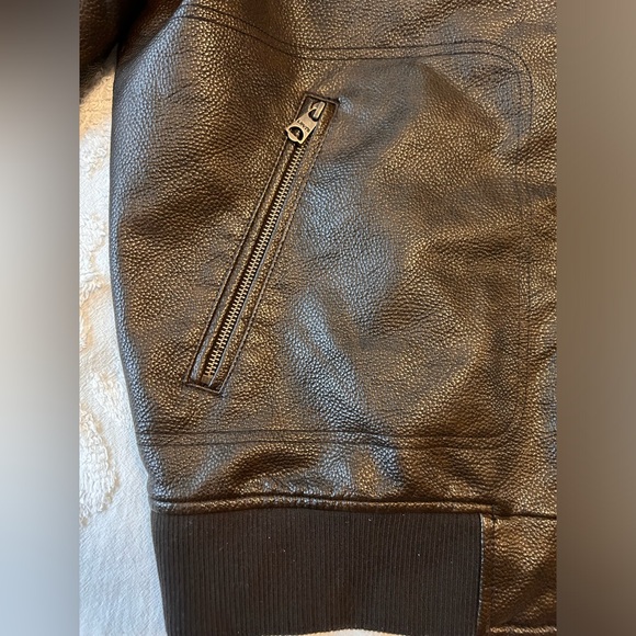 NWT Levi’s Leather Sherpa Bomber Jacket - Picture 2 of 9